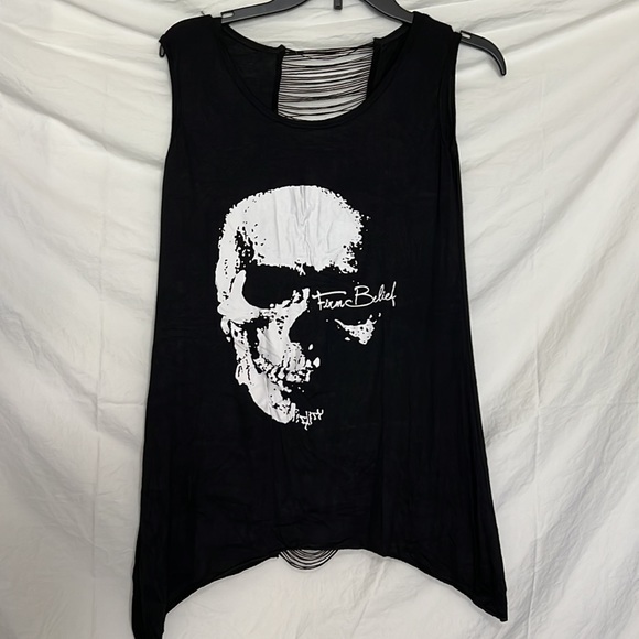 Mengmeng skull cutout muscle tshirt, never worn - Picture 1 of 4